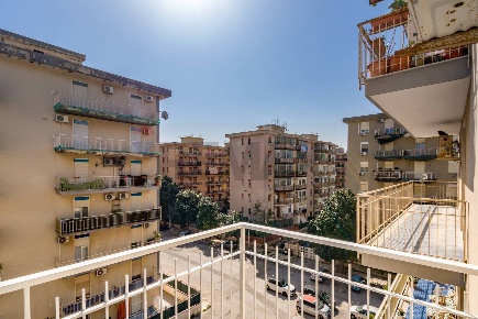 Foto Appartamento in Via Pietro Scaglione 131, Palermo di 111 m² in vendita