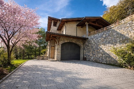 Foto Villa unifamiliare in Frazione Cevo, Civo di 210 m² con 6 locali