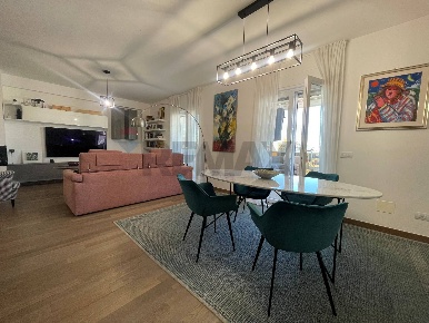 Foto Appartamento in Via Domenico Renna 15, Bari Palese di 200 m²