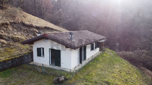 Foto Rustico a Solto Collina di 100 m² con 1 locali in vendita