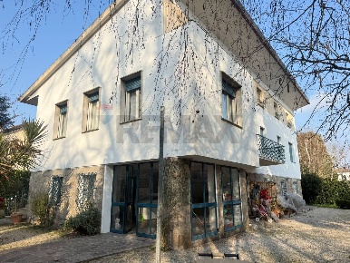 Foto Villa unifamiliare in Via Nazario Sauro 9, Adria Centro di 460 m²