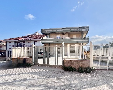 Foto Attico in Via Andrea D'antoni, Palermo Cruillas di 300 m² con 1 locali