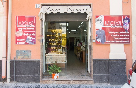 Foto Locale commerciale in Via Grotte Bianche 46, Catania di 65 m²