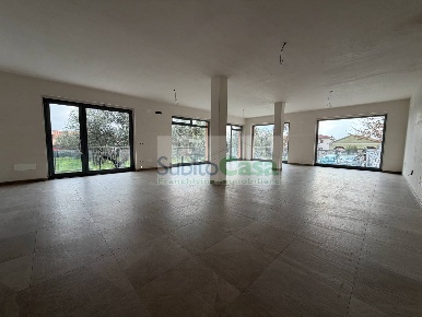 Foto Locale commerciale in Via Dante Alighieri, Cepagatti Centro di 110 m²