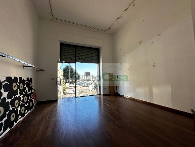 Foto Locale commerciale in Piazzale Marconi, Chieti Chieti Scalo di 100 m²