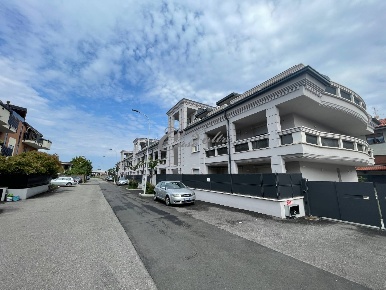 Foto Posti auto in Via Monte Bisbino, Seregno Porada di 37 m² con 1 locali