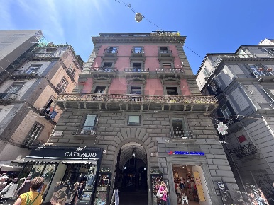 Foto Ufficio a Napoli Quartieri Spagnoli di 28 m² con 1 locali in affitto