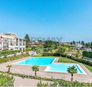 Foto Appartamento a Padenghe sul Garda Centro di 100 m² con 3 locali