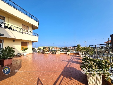 Foto Appartamento in Regione Poca, Albenga Centro di 181 m² con 5 locali