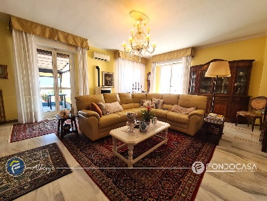 Foto Appartamento in Regione Poca, Albenga Centro di 181 m² con 5 locali