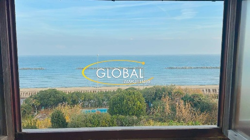 Foto Villa unifamiliare a Ancona Torrette di 240 m² con 1 locali in vendita