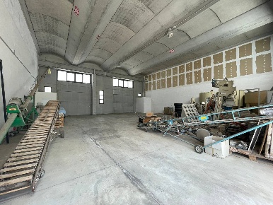 Foto Capannone industriale a Maddaloni Centro di 350 m² in affitto