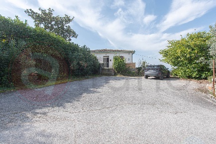 Foto Villa unifamiliare in Via Casale snc, Arpino di 275 m² con 14 locali