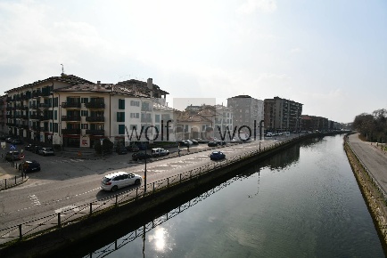 Foto Negozio in Via Milano 25, Corsico di 1100 m² con 1 locali in vendita