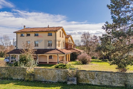 Foto Villa unifamiliare in Via Ghiarda 20, Reggio nell'Emilia di 504 m²