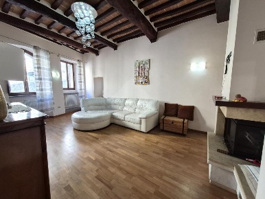 Foto Appartamento in Corso Garibaldi, Gubbio Centro di 100 m² con 6 locali