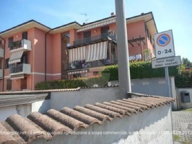 Foto Appartamento in Giacomo Leopardi, Ghedi Centro di 110 m² con 6 locali