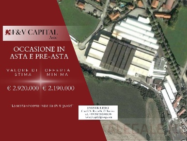 Foto Locale commerciale in Strada Corio, San Carlo Canavese Centro