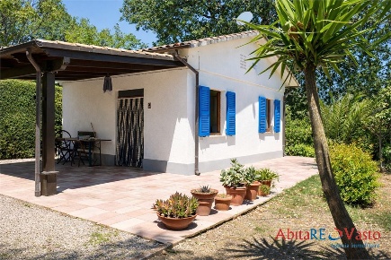 Foto Villa unifamiliare in Via Vignola a Mare, Vasto di 236 m² con 2 locali