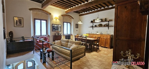 Foto Appartamento a Colle di Val d'Elsa Colle Alta, Borgo Nuovo di 215 m²