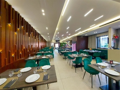 Foto Attività commerciale a Volla Centro di 450 m² con 2 locali in vendita