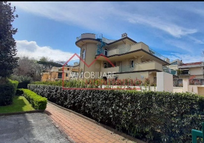 Foto Appartamento a Viareggio Città Giardino di 230 m² con 6 locali