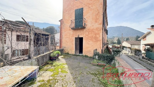 Foto Appartamento a Lucca Cerasomma di 70 m² con 4 locali in vendita
