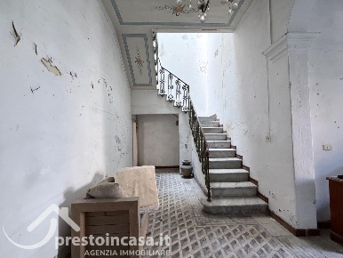 Foto Villa a schiera a Viareggio Centro di 250 m² con 11 locali in vendita