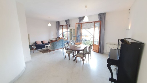 Foto Appartamento a Massa Marina di Massa Centro di 130 m² con 5 locali