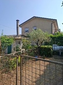 Foto Appartamento a Camaiore Capezzano Pianore di 144 m² con 6 locali