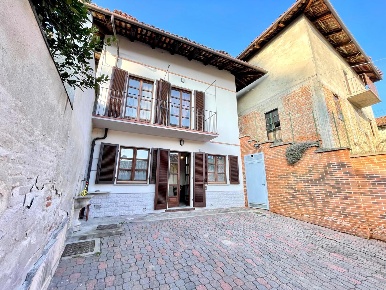 Foto Casa indipendente in Via Vittorio Alfieri 24, Corneliano d'Alba Centro