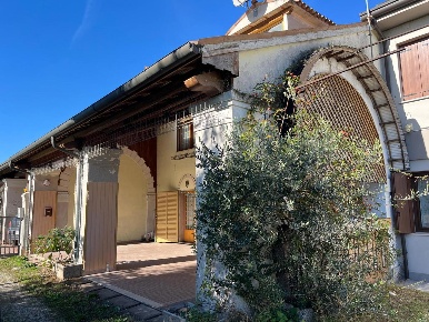 Foto Rustico in Via Chiesa 4, Pozzoleone Centro di 220 m² con 6 locali