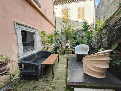 Foto Appartamento in Via Duomo snc, Amelia Centro di 220 m² con 9 locali