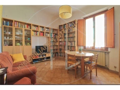 Foto Appartamento in VIA PONTE ALLE MOSSE 145, Firenze di 105 m² in vendita