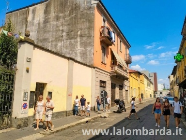 Foto Negozio in Via Candiani, Milano Dergano di 55 m² con 2 locali