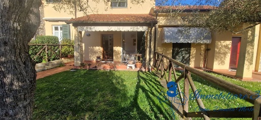Foto Villa a schiera a Garlenda Villafranca di 91 m² con 3 locali