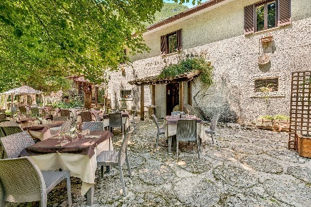 Foto Rustico in Località Canneto SNC, Settefrati di 450 m² con 8 locali