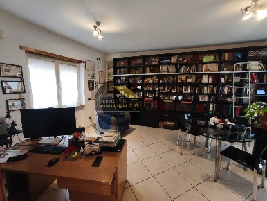 Foto Villa unifamiliare in Via Pecile 18, Tivoli di 250 m² con 7 locali