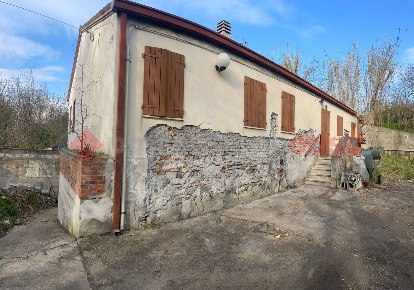 Foto Casa indipendente in Via Casella SNC, Este di 90 m² con 3 locali