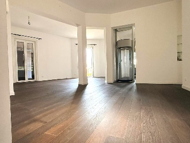 Foto Attico in Via Houel 4, Palermo Zisa di 246 m² con 6 locali in vendita
