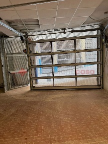 Foto Box in Via Alessandro Luzio 38, Roma Appio Latino di 850 m² in vendita