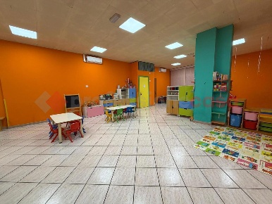 Foto Negozio in Via Claudio Asello 45, Roma Cinecittà di 116 m² in vendita