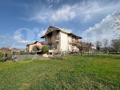 Foto Appartamento in Don Francone, Sanfrè di 180 m² con 8 locali in vendita