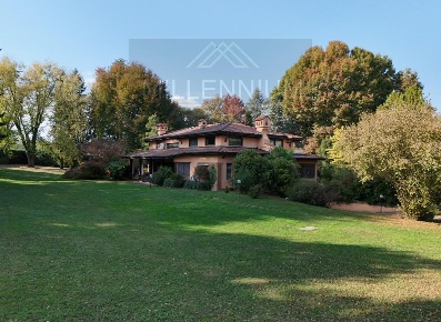 Foto Villa singola a Arona Centro di 1000 m² con 20 locali in vendita