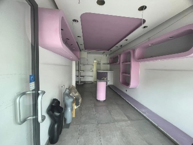 Foto Attività commerciale in Corso Italia 153, Quarto di 30 m² con 1 locali