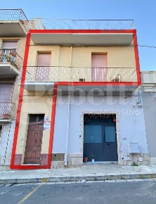 Foto Appartamento in Via Durando 87, Pachino Centro di 110 m² con 5 locali