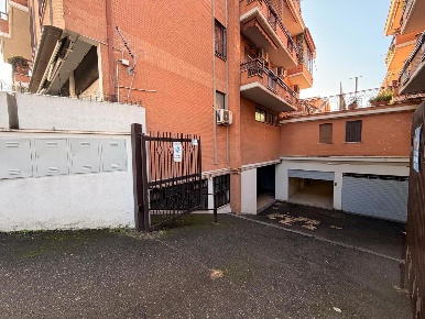 Foto Box in Gasperina, Roma Anagnina di 26 m² con 1 locali in affitto