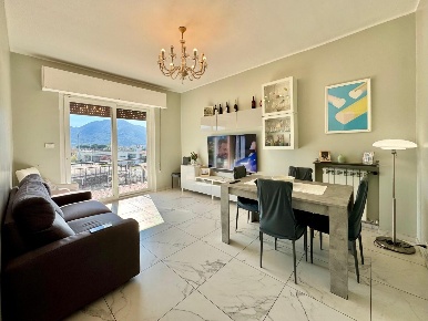 Foto Appartamento a Lucca Sant'Anna di 90 m² con 6 locali in vendita