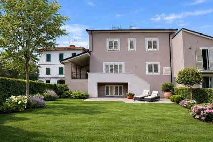 Foto Villa unifamiliare a Cascina Centro di 200 m² con 6 locali in vendita