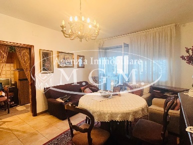 Foto Appartamento a Cascina Semicentro di 100 m² con 5 locali in affitto